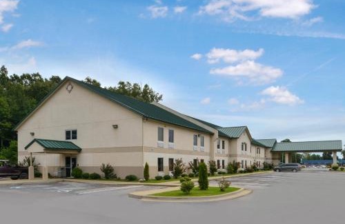 Star City Hotel | Cozy Star City Inn & Suites with Oceanfront Amenities