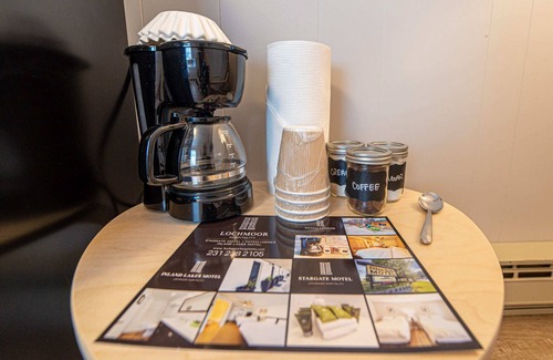 Indian River Apartment | Cozy Star Gate Room 6 - Family-Friendly Getaway in MI