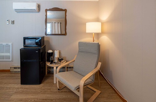 Indian River Apartment | Cozy Star Gate Room 6 - Family-Friendly Getaway in MI