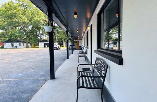 Indian River Apartment | Family-Friendly Star Gate Room 8 in Indian River, MI
