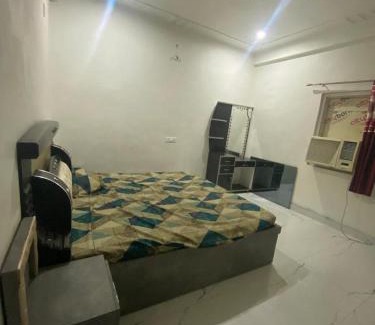 Etawah Hotel | Budget-Friendly Stay at Star Hotel with Hot Tub & Breakfast