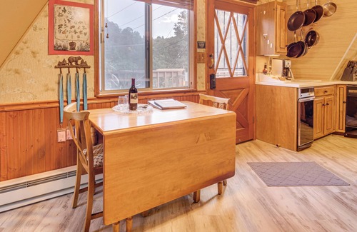 Pine Mountain Club Cabin | Discover Star House: Pool & Lake Access in Pine Mtn Club
