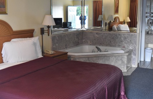 Biloxi Hotel | Discover Star Inn Biloxi: Family-Friendly Stay with Pool