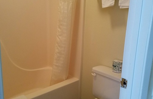 Biloxi Hotel | Discover Star Inn Biloxi: Family-Friendly Stay with Pool
