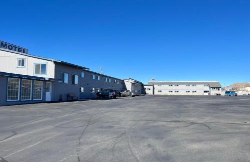 Tonopah Hotel | Cozy Star Inn: Pet-Friendly Retreat for Families