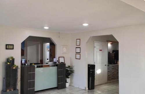 Tonopah Hotel | Cozy Star Inn: Pet-Friendly Retreat for Families