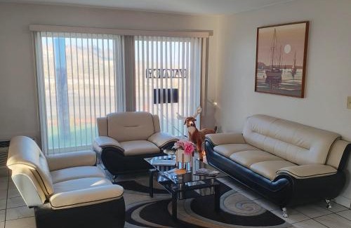 Tonopah Hotel | Cozy Star Inn: Pet-Friendly Retreat for Families