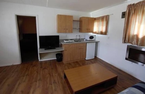 Morden Hotel | Budget-Friendly Star Motel with Family Amenities Await