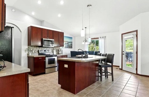 Piedmont House | Exceptional Star of the Neighborhood: Spa, Breakfast & More