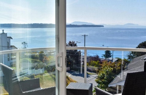 White Rock House | Star of the sea Guest house, Sea Forever King size bed with ocean view balcony!