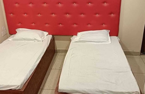 Manjhanpur Hotel | Star Palace Inn