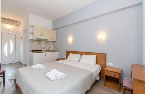 Paradhisos Apartment | Experience STAR PARADISE Studios with Oceanfront Pool Access