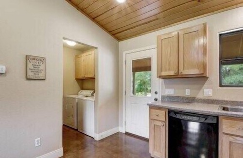 Wimberley Cottage | Cozy Star Ranch Cottage: Pet-Friendly Retreat with Spa & Hot Tub