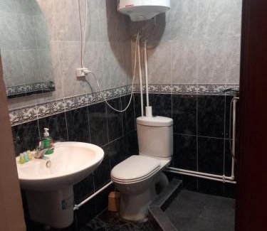 Parakar House | Highly Rated Star Zvartnoc Near Evn Airport with Dining