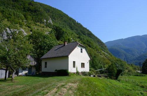 Zaga House | Guest Rated Stara Hiša with Breakfast & Family-Friendly Perks