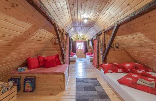 Zumberak Ski Chalet | Discover Stara hiža Vlašić: Pet-Friendly Oceanfront Retreat