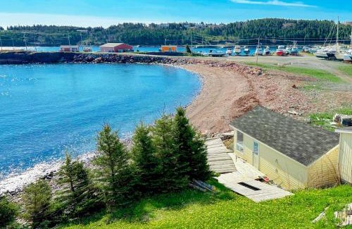 Norman's Cove-Long Cove House | Cozy Starboard Suite at The Homestead Oceanfront