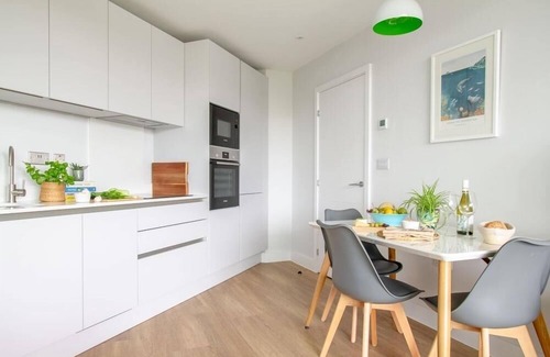 Maenporth Apartment | Modern One Bedroom Apartment with Pet-Friendly Amenities