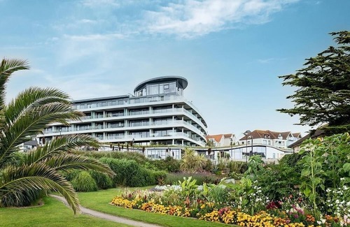 Maenporth Apartment | Modern One Bedroom Apartment with Pet-Friendly Amenities