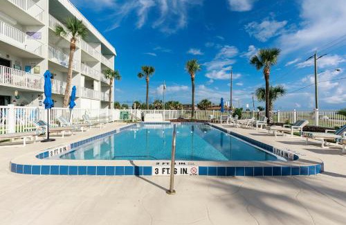 Ormond-by-the-Sea Apartment | Relax at Starboard Light: 2 Bedrooms with Pool Access