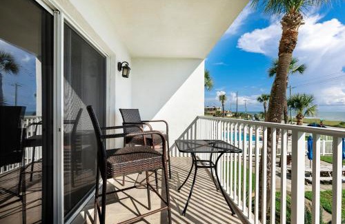 Ormond-by-the-Sea Apartment | Relax at Starboard Light: 2 Bedrooms with Pool Access