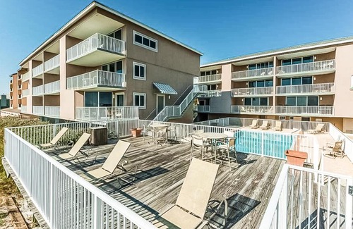 Pensacola Beach Hotel | Oceanfront Starboard Village 3-321 with Pool & Family Fun
