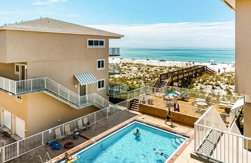 Pensacola Beach Hotel | Oceanfront Starboard Village 3-321 with Pool & Family Fun