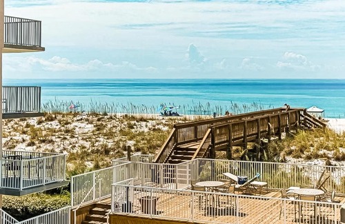 Pensacola Beach Hotel | Oceanfront Starboard Village 3-321 with Pool & Family Fun