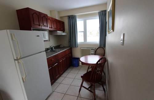 Timberlea Hotel | Discover Stardust Motel: Family-Friendly Stay with Breakfast