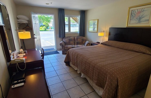 Timberlea Hotel | Discover Stardust Motel: Family-Friendly Stay with Breakfast