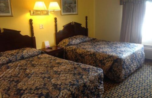 Naperville Hotel | Family-Friendly Stardust Motel with Relaxing Hot Tub