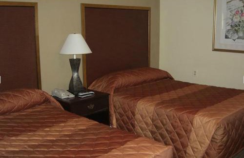 North Stonington Hotel | Cozy Stardust Motel: Family-Friendly with Accessible Amenities