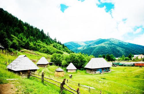 Kolochava Resort | Pet-Friendly Stare Selo with Breakfast and Family Amenities
