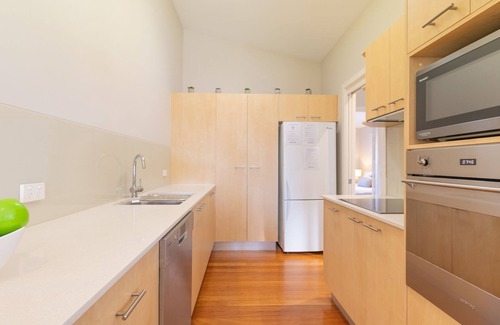 Shoal Bay House | Pet-Friendly Starfish Lodge with Oceanfront Views & Wi-Fi