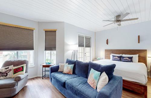 Corpus Christi Hotel | Relax at Starfish - Family-Friendly with Pool & Hot Tub
