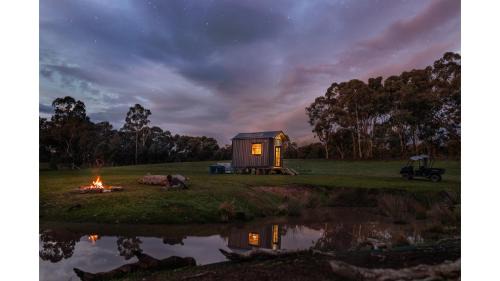 Axedale House | Stargazer: Guest Rated 9/10 for an Unforgettable Stay