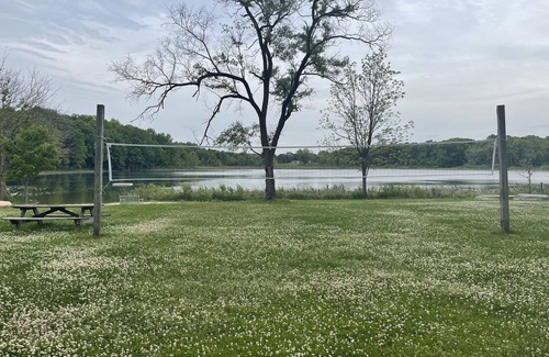 Three Rivers Cottage | Scenic Stargazer Cottage: Lakefront Retreat with Beach Access