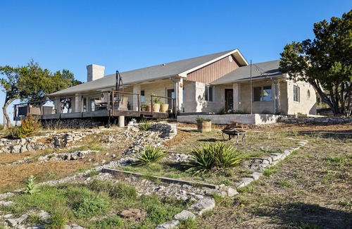 Dripping Springs House | Stargazer Ranch House Haven: Unforgettable Views Await