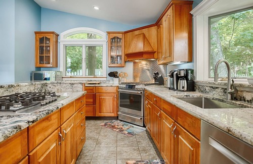 Hammondsport House | Cozy Stargazer Retreat: Relax by the Fireplace & Spa
