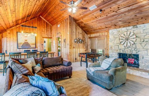 Dripping Springs House | Stargazer Ridge: Family-Friendly Retreat with Pool Access