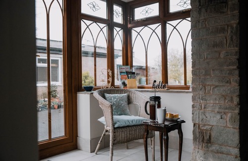 Westbrook Court Apartment | Stargazer's Loft: Romantic Retreat with Kitchen & Breakfast