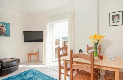 Honiton House | Stargazer: Family & Pet-Friendly Retreat Awaits You