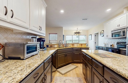 Dripping Springs House | Explore Stargazers' Retreat: Pet-Friendly Haven with Spa
