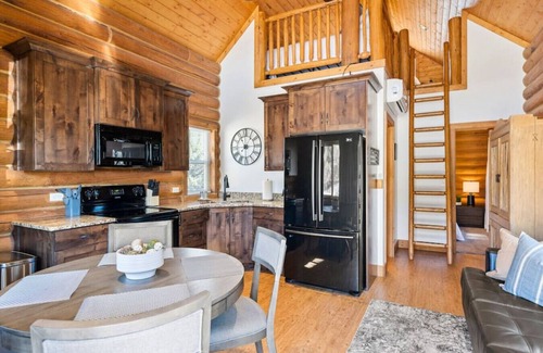 Alton Cabin | Pet-Friendly Woodland Cabins with Kitchen & Breakfast Included