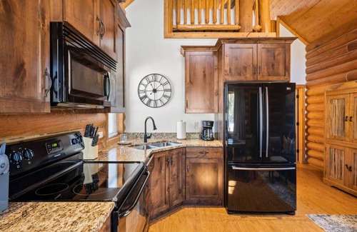 Alton Cabin | Pet-Friendly Woodland Cabins with Kitchen & Breakfast Included