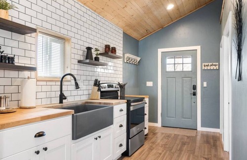 Alton Cabin | Pet-Friendly Woodland Cabins with Kitchen & Breakfast Included