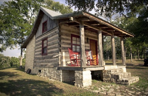 New Ulm Cabin | Exceptional StarHill Farms Cabin with Kitchen Amenities