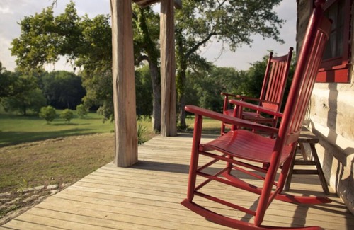New Ulm Cabin | Exceptional StarHill Farms Cabin with Kitchen Amenities