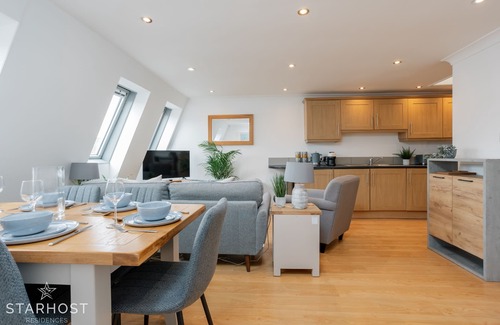 Newbury Apartment | Inviting 3-Bed Apartment at Regents Court, Newbury
