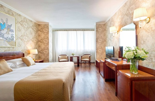 Oltretorrente Hotel | Elegant Starhotels Du Parc: 4-Star Comfort & Family Friendly